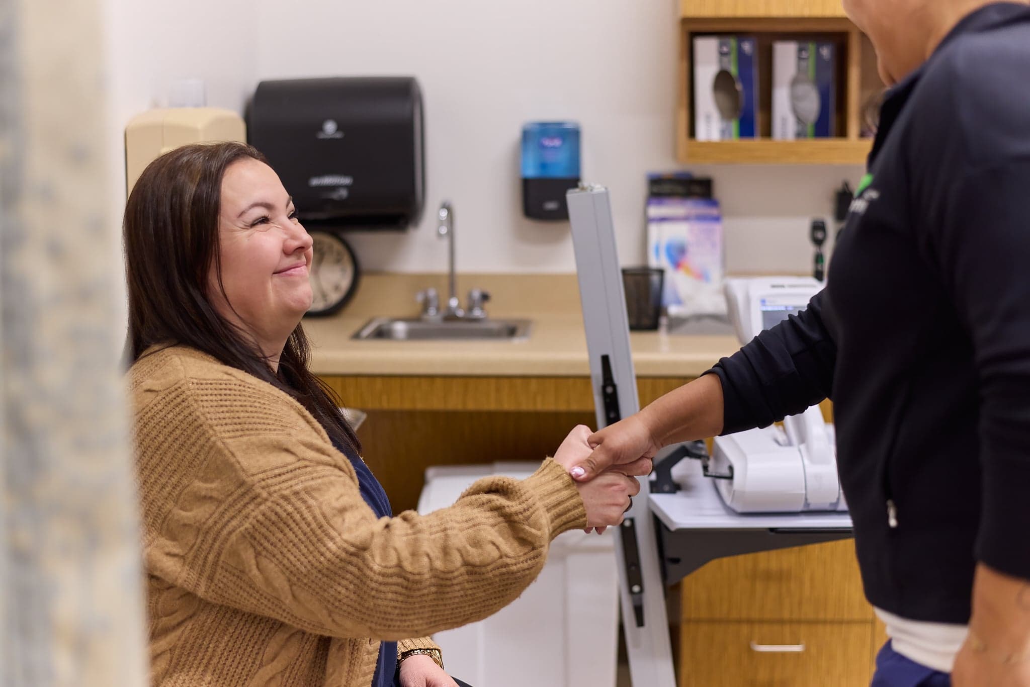 A female patient shakes hands with a Northbay Health clinician